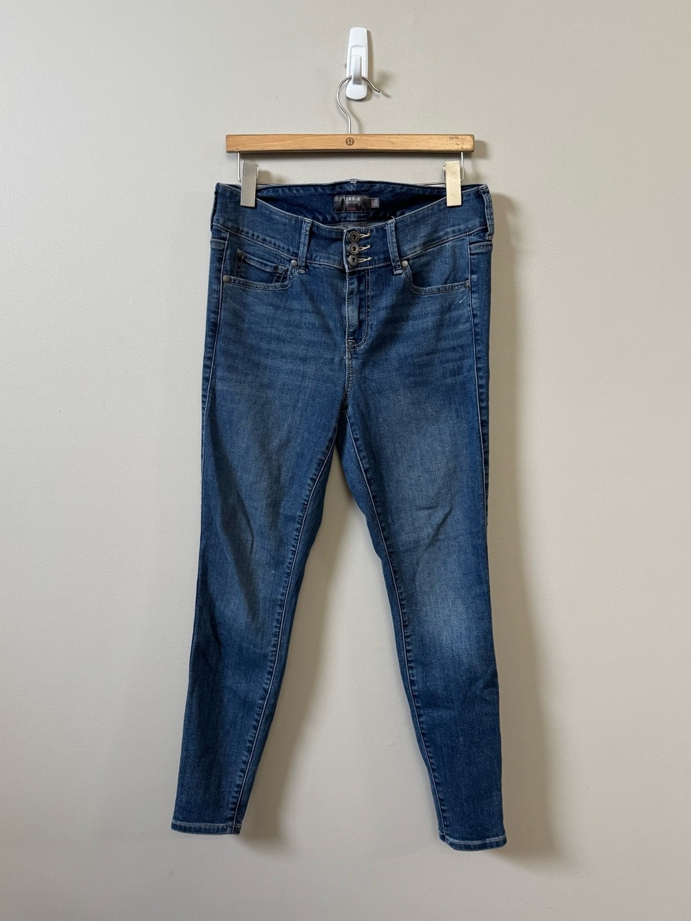 Torrid feel the fit super soft jegging denim jeans